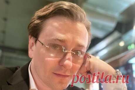 Безруков рассказал о «большой проблеме» в первом браке. Российский актер Сергей Безруков рассказал о «большой проблеме» в первом браке с актрисой Ириной Безруковой. Артист признался, что в течение 15 лет совместной жизни с Ириной мечтал о детях. Их отсутствие стало причиной развода. Сейчас он женат на режиссере Анне Матисон, недавно она родила ему третьего ребенка.