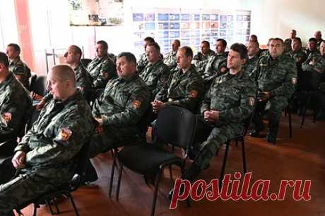 В Госдуме высказались об ограничении выезда резервистов на фоне мобилизации. Никаких дополнительных ограничений на право выезда резервистов на фоне объявления частичной мобилизации в России не предусмотрено. Об этом в среду, 21 сентября, высказался глава комитета Госдумы по обороне Андрей Картаполов. «У нас частичная мобилизация. Она касается не всей страны», — заявил депутат.