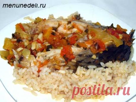 Карп запеченный в духовке с рисом и овощами / Меню недели