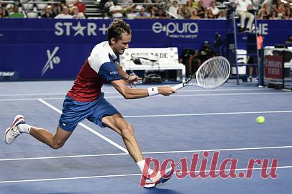 Медведев обошел Джоковича в рейтинге и станет первой ракеткой мира. Российский теннисист Даниил Медведев станет первой ракеткой мира. Медведев, выступающий на турнире в Акапулько, обыграл испанца Пабло Андухара. Таким образом, россиянин набрал 8525 очков и обошел действующего лидера рейтинга Новака Джоковича, который проиграл на турнире категории ATP-500 в Дубае.