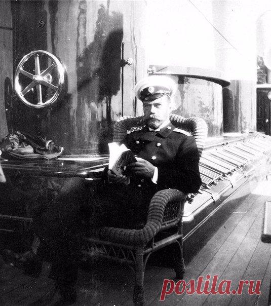 Николай 2 на борту Штандарта. / Историческая справка