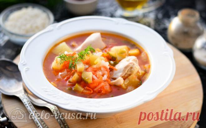 Рассольник с курицей и рисом >>> Курица - 250 г==Картофель - 200 г
==Рис круглый - 80 г==Соленые огурцы - 100 г==Морковь - 70 г
==Лук репчатый - 60 г
==Томатная паста - 1 ст. л.
==Масло растительное - 30-40 г
==Укроп - 1-2 г
==Вода - 2,5 л
==Соль - 3-4 г
==Черный молотый перец - 1 г