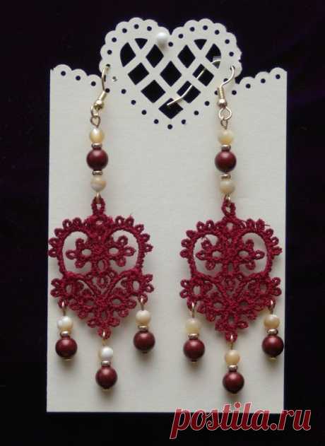 CL13-21 Burgundy Tatted Heart Earrings