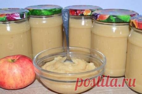 Пюре "НЕЖЕНКА"
Ингредиенты:
5 кг. яблок
1 банка сгущенного молока
0.5 стакана сахара
1 стакан воды .
Как готовить:
Яблоки помыть, дать стечь воде, затем очистить их от кожуры и
сердцевинки разрезав на 4 части, затем порезать кусочками. На дно посуды в которой будете варить влить воду (желательно взять кастрюлю с толстым дном, чтобы пюре не пригорело), уложить яблоки, накрыть крышкой и варить на медленном огне пока яблоки не станут очень мягкими (примерно минут 30). Затем выключить огонь