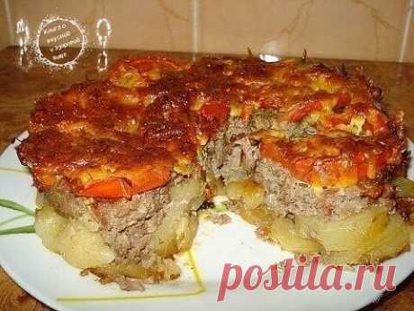 #рецепты 
Картофель под "шубой". 
Нам потребуется: 
1. Картофель - 1 кг 
2. Лук репчатый - 2 шт. 
3. Фарш мясной - 700 гр 
4. Помидоры - 3 шт. 
5. Сыр твердый - 200 гр. 
6. Майонез - 500 гр. 
Соль, перец по вкусу. 
Нарезать картофель кольцами, лук полукольцами, добить майонеза немного, посолить, поперчить и все перемешать. Затем в сковороде сложить 1 слой картофель, 2 слой фарш, смазать майонезом, помидоры порезать кольцами и сложить третий слой, смазать майонезом. Постави...