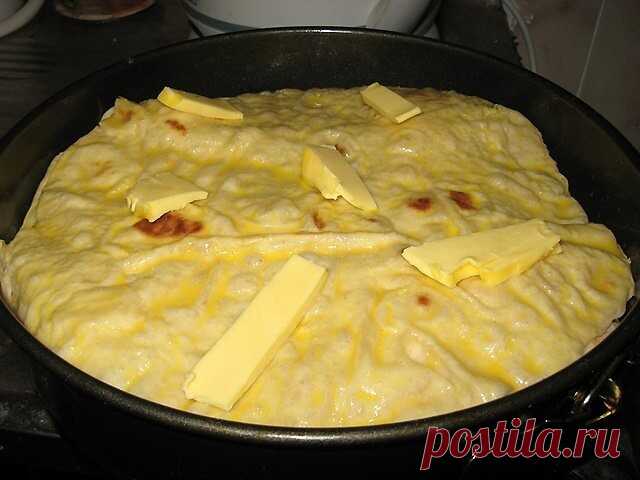 Мясной пирог из тонкого лаваша

Быстрый пирог из лаваша (и тесто ставить не надо!) 
Пирог получается сочный и вкусный-вкусный

Ингредиенты:
- Лаваш тонкий
- Мясо (Любое..или фарш) — 400 г
- Морковь — 1 шт
- Лук репчатый
- Зелень
- Кефир — 1,5 стак.
- Яйцо — 1 шт
- Сыр (тведый) — 200 г

Приготовление:
Можно взять готовый фарш, приготовить как вам привычно или обжарить фарш..или немного отварить затем обжарить...Я люблю сырое мясо обжарить..затем перекрутить в фарш...Так пол...