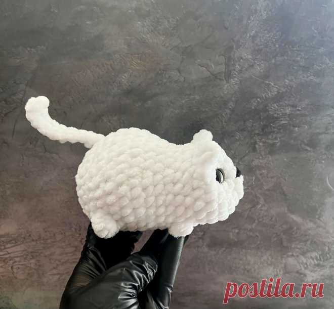 PDF Кот крючком. FREE crochet pattern; Аmigurumi toy patterns. Амигуруми схемы и описания на русском. Вязаные игрушки и поделки своими руками #amimore - маленькие котята, плюшевый котик, кот из плюшевой пряжи, кошка, кошечка, котёнок.
