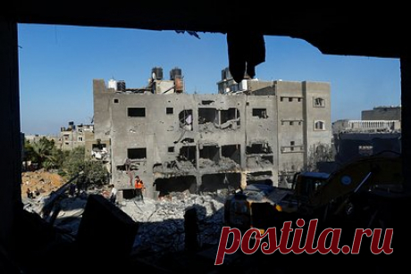 ХАМАС заявило о гибели иностранных заложников из-за ударов Израиля. Боевое крыло группировки ХАМАС «Бригада Аль-Кассам» заявило, что из-за ударов Израиля по сектору Газа за последние сутки погибли 13 заложников, среди которых есть и иностранцы. Боевики сообщили, что заложники находились в разных местах. Гражданство погибших иностранных пленников не приводится.
