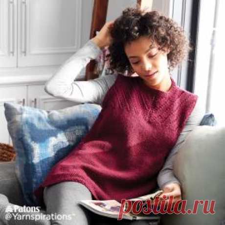 Безрукавка с ажурной кокеткой и разрезами по бокам