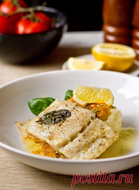 Треска в конверте из пергамента на подушке из овощной лапши | Вкусный блог - рецепты под настроение