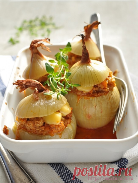 Запеченный лук с мясом