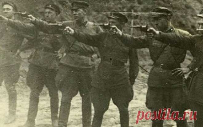 Известный хирург Николай Бурденко в 1944 году возглавил комиссию по расследованию Катынского дела. Согласно заключению Бурденко, пленных польских офицеров расстреляли гитлеровцы, а вовсе не сотрудники НКВД. Впрочем, на смертном одре врач изменил мнение.