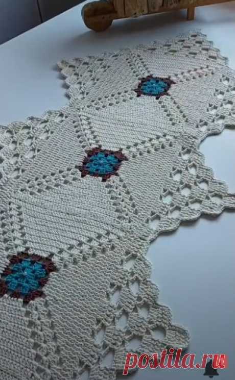 Trilho de mesa Maravilha - crochê
