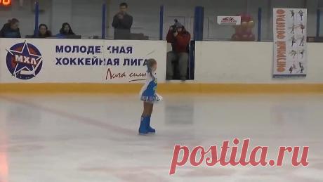 Похоже она в коньках родилась! Пятилетнее дарование. Невероятное мастерство