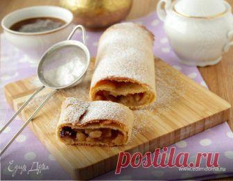 Штрудель из творожного теста с яблоками и клюквой. Ингредиенты: творог 5%, сахар, сухари панировочные Тесто для этого творожного штруделя нужно приготовить за день до выпечки, и отправить в холодильник. А дальше все просто! Свежеиспеченный штрудель великолепен, и на следующий день тесто сохраняет свои превосходные качества, разве что становится чуть менее хрустящим. В теплом виде штрудель чертовски хорош с ванильным мороженым!