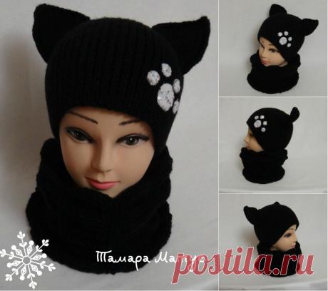 Забавная и игривая шапка-кошка выполнена спицами без швов из полушерстяной пряжи.
Шапочка  очень теплая,толстенькая, плотной вязки рассчитана на межсезонье и зиму.К шапке в комплект связан спицами шарф-воротник. Очень теплый и удобный. Одевается через голову.