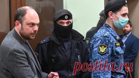 Владимира Кара‑Мурзу перевели из колонии в тюремную больницу. Журналиста Владимира Кара-Мурзу перевели из колонии в тюремную больницу. Об этом на своей странице в Facebook написала его супруга Евгения. &quot;Владимира Кара-Мурзу перевели вечером в четверг из колонии строгого режима ИК-6 Омска в ...