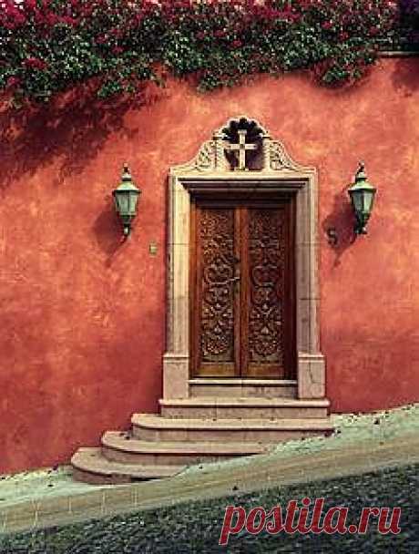 Door on Slanted Street by Frans Alkemade | Unique Doors and Balconies