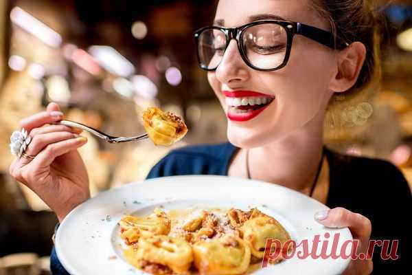 С каждым годом масштабы ожирения в России только растут, о чём рассказывают специалисты. Причём девушки пытаются худеть и на фитнес многие ходят. Так в чём проблема и как её решить?