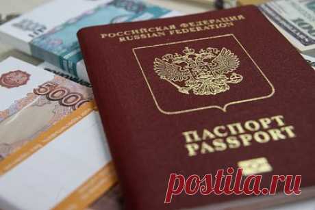 У жителей Екатеринбурга изъяли загранпаспорта из-за несовпадения данных. У россиян изъяли загранпаспорта из-за того, что переименованный из Свердловска в Екатеринбург город рождения не совпадал с данными в обычном паспорте. Как пояснил управляющий партнер юридической компании «Справедливые решения» Михаил Репринцев, переименования города не является основанием для изъятия документа.