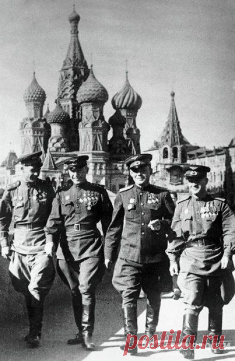 Герои Советского Союза летчики Александр Покрышкин август 1946 года. / История цивилизаций!
