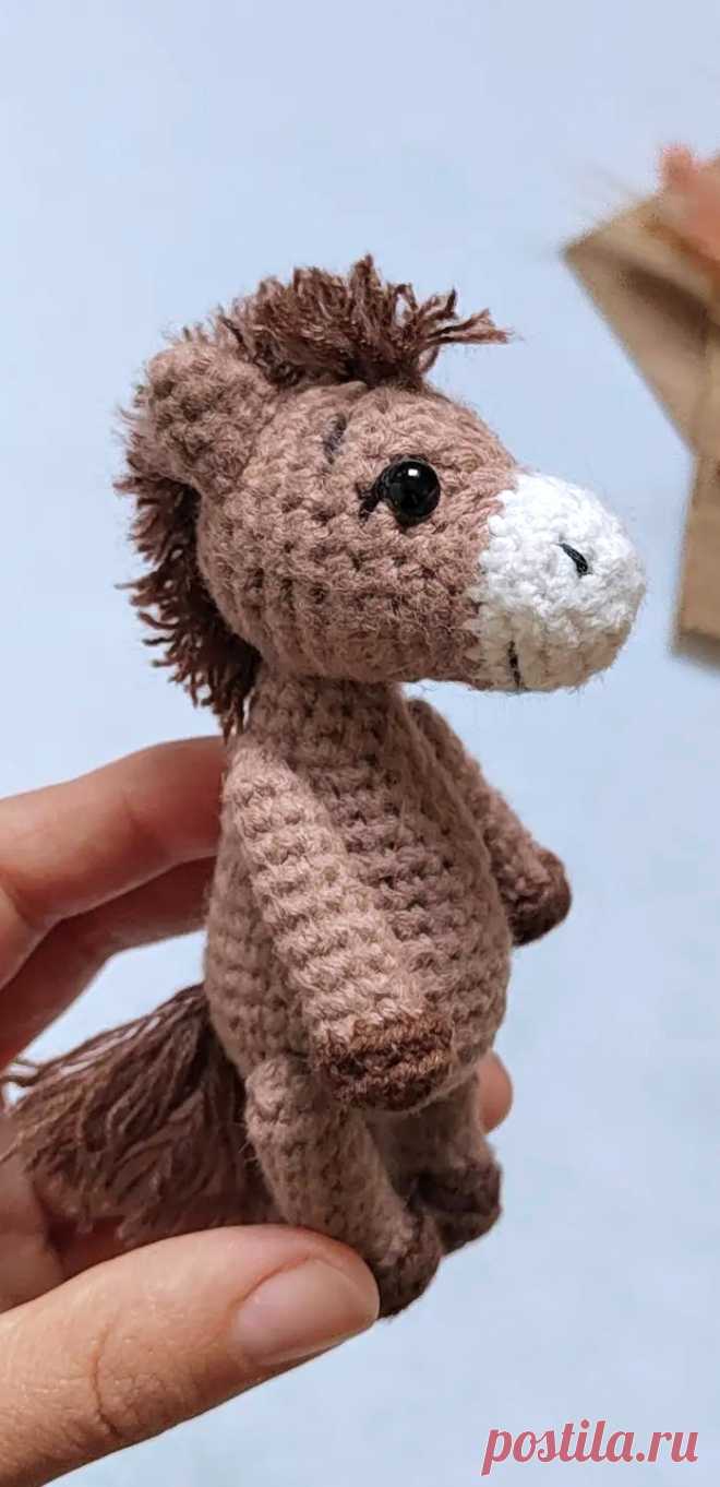 PDF Лошадка крючком. FREE crochet pattern; Аmigurumi animal patterns. Амигуруми схемы и описания на русском. Вязаные игрушки и поделки своими руками #amimore - лошадь, маленькая лошадка, конь.