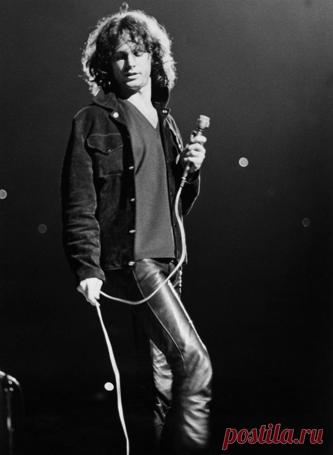 Джим Моррисон, 8 декабря, 1943
 • 3 июля 1971