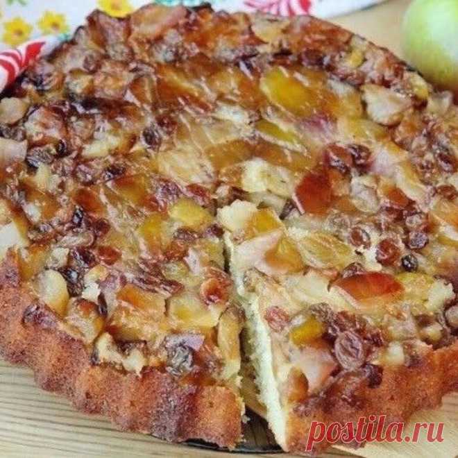 БЛЮДО ОТ ШЕФА. Готовим великолепный яблочный пирог!‍🥟🥮
....
Пирог с яблоками от Гордона Рамзи
⠀
Ингредиенты:
⠀
Сахар — 175 г
Изюм — 50 г
Сливочное масло — 230 г
Яблоко (среднего размера) — 3 шт.
Яйцо — 2 шт.
Мука — 175 г
Молоко — 3 ст. л.
Лимон (цедра) — 1 шт.
Коньяк — 3 ст. л. (по оригинальному рецепту Кальвадос)
Разрыхлитель теста — 1 ч. л.
⠀
Приготовление:
⠀
1. Яблоки разрежьте пополам, удалите сердцевину и нарежьте небольшими кубиками.
2. На сковороде разогрейте 50 г...