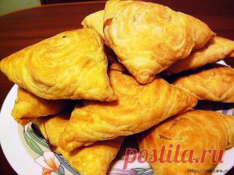 Самса из оригинального слоеного теста с маринованной курицей