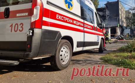 В Черкассах повредили объект социальной инфраструктуры. В Черкассах в результате падения обломков после работы ПВО получил повреждения объект социальной инфраструктуры.