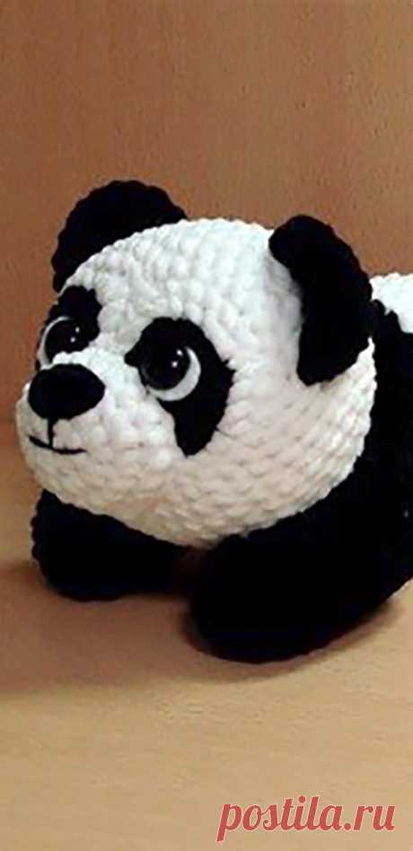 PDF Пандочка крючком. FREE crochet pattern; Аmigurumi animal patterns. Амигуруми схемы и описания на русском. Вязаные игрушки и поделки своими руками #amimore - плюшевая панда, большая пандочка из плюшевой пряжи медведь, медвежонок, мишка.