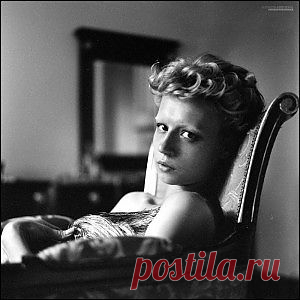 САМ СЕБЕ ПСИХОЛОГ_Общество без будущего. Или...? _  Когда Юле исполнилось 11 лет, ежегодный «курорт» закончился, как говорила ее мать о каникулах у бабушки. Бабушки не стало, а ее развалюху отец продал вместе со всем барахлом и участком за 2 ящика водки какому-то городскому под дачу.
Родители совсем забросили работу, где до этого их еще как-то держали и платили деньги. В квартире постоянно собиралась какая-то кодла таких же пьяниц, орущих, вопящих, беспробудно «бухающих». Юле наливали тоже и он