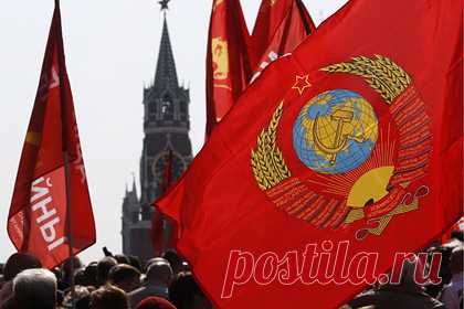 Бизнес-омбудсмен заявил о близости России к возвращению СССР. Россия находится в шаге от возвращения СССР. Об этом заявил уполномоченный при президенте России по защите прав предпринимателей Борис Титов. Он отметил, что на демократическом фланге в России почти никого не осталось. По его мнению, борьба за власть идет между представителями левого центра и левого радикализма.