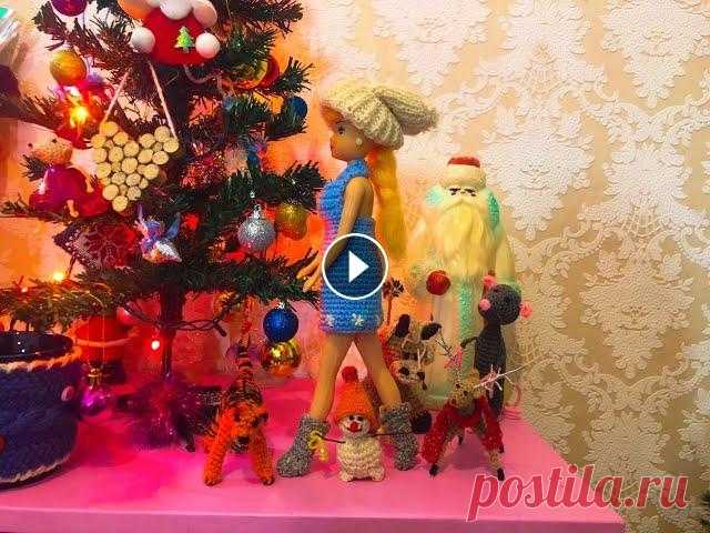 ВЯЗАНОЕ ПЛАТЬЕ КРЮЧКОМ ДЛЯ КУКЛЫ БАРБИ // КАК СВЯЗАТЬ // ПОДРОБНО ОДЕЖДА ДЛЯ КУКЛЫ СВОИМИ РУКАМИ Сегодня свяжем платье для куклы Барби своими руками крючком. Подробно вяжу. Плейлист, с помощью которого маленькие руко...