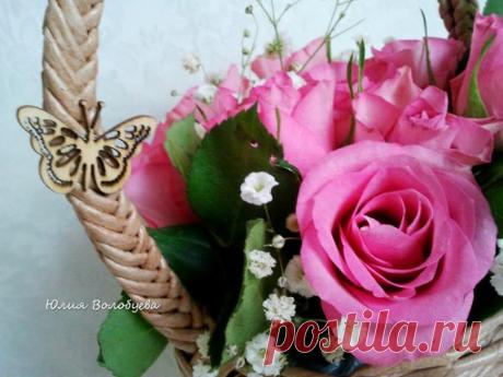 Приветище, я пришла! Корзинки под цветы, небольшие, диаметром с литровую банку, малую пузатость придавала произвольно, вставляя между банкой и плетением палец и отгибая стойки немного на себя. Вместе с ручкой 22 см высотой. Ручка косичка из 4 трубочек по мк Иры Далибожик https://vk.com/id8130983?w=wall8130983_1815/all (ссылка на Юлю Горбатенко - она хороший пост сделала). Склеено две косички , из них сформирована ручка по моемУ маленькому мк - выложу позже. Трубочки из чис...