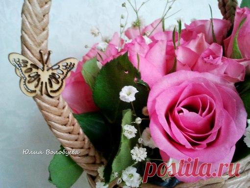 Приветище, я пришла! Корзинки под цветы, небольшие, диаметром с литровую банку, малую пузатость придавала произвольно, вставляя между банкой и плетением палец и отгибая стойки немного на себя. Вместе с ручкой 22 см высотой. Ручка косичка из 4 трубочек по мк Иры Далибожик https://vk.com/id8130983?w=wall8130983_1815/all (ссылка на Юлю Горбатенко - она хороший пост сделала). Склеено две косички , из них сформирована ручка по моемУ маленькому мк - выложу позже. Трубочки из чис...