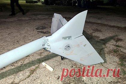 Власти Крыма оценили наклейки с мемами на сбитых дронах ВСУ. Наклейки с интернет-мемами на сбитых украинских беспилотниках свидетельствуют о моральном и ментальном разложении украинской армии, считает советник главы Крыма Олег Крючков. Он опубликовал фотографии сбитых в небе над полуостровом беспилотников с наклеенными на фюзеляжи интернет-мемами Trollface и B**** please.