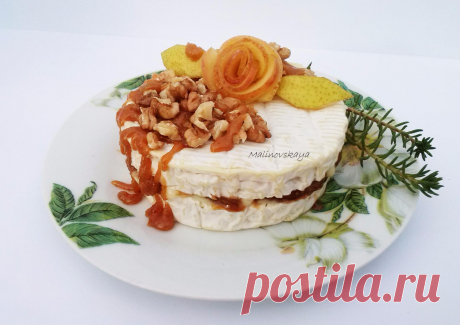 Фаршированный камамбер грушей с карамелью и орехами!