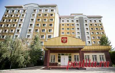 Посольство РФ в Душанбе назвало фейками сообщения о призыве мигрантов на военную службу. В диппредставительстве призвали иностранных граждан в России, "в том числе таджикистанцев, не поддаваться различным провокациям и ориентироваться только на официальную информацию"