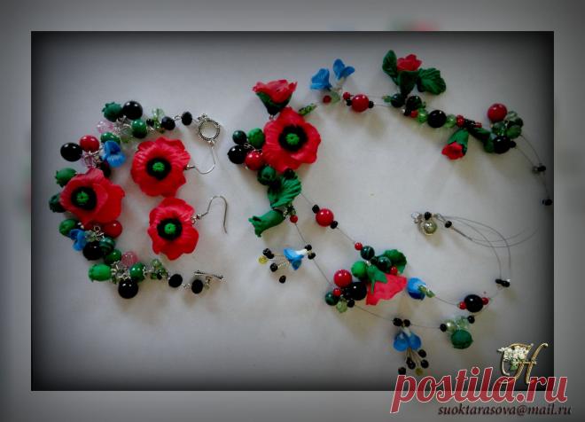 Комплект ,,Маковый цвет"
Полимерная глина.