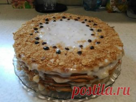 Торт "Рыжик"
Воздушный, вкусный и простой в приготовлении 
Коржи(12 шт):
4 ст.л мёда, 3/4 ст сахара, 2яйца, 100 мл раст. масла перетереть, растопить, добавить 1 ст ложку соды и закипятить. Снять с огня пенистую смесь и добавить 3 стакана муки. Замесить тесто, разделить на 12 коржей, раскатать, вырезать крышкой из под кастрюли. Выпекать при 180° до оранжевого окраса(не перепекать, чтоб были мягкие) 
Крем:
800 мл молока, 1 стак. муки, пол стакана сахара(по вкусу), 2 ст.л. ме...