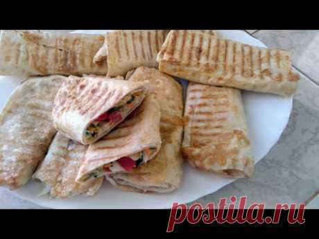 Заверни любой салат и наслаждайся.Супер быстро и очень вкусно.