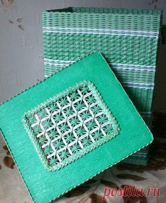 Плетение из газет. Мастер-класс на крышку с цветным узором из трубочек.