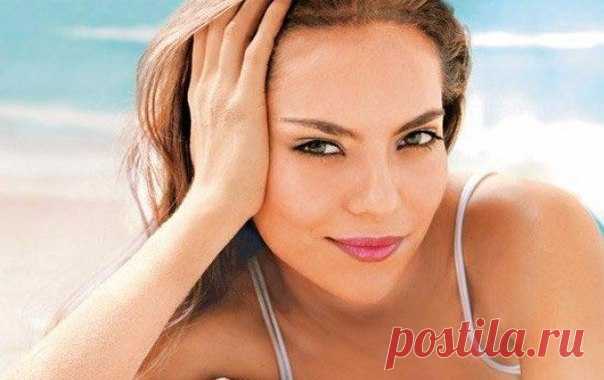 Через две-три недели вы будете моложе на несколько лет

Очень простой и доступный рецепт

Покупаем в аптеке сушеные водоросли - ламинарию.

Насыпаем в чашку 2-3 ч. ложки, заливаем 4-5 ч. ложками кипятка, размешиваем до однородной массы, накрываем блюдцем и оставляем запариватся на 5-10 минут.

Главное - не налить много воды, иначе потом тяжело будет наносить на лицо - смесь будет стекать.

Добавляем несколько капель лимонного сока (для жирной кожи), либо несколько капель л...