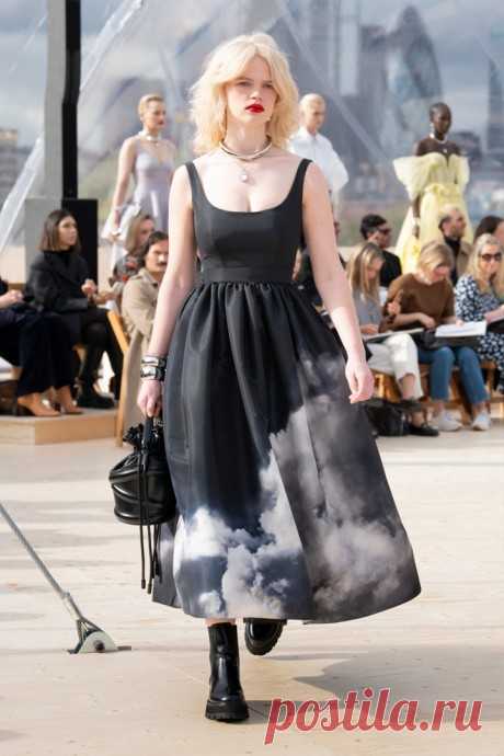 Коллекция Alexander McQueen Ready-To-Wear Весна-Лето 2022