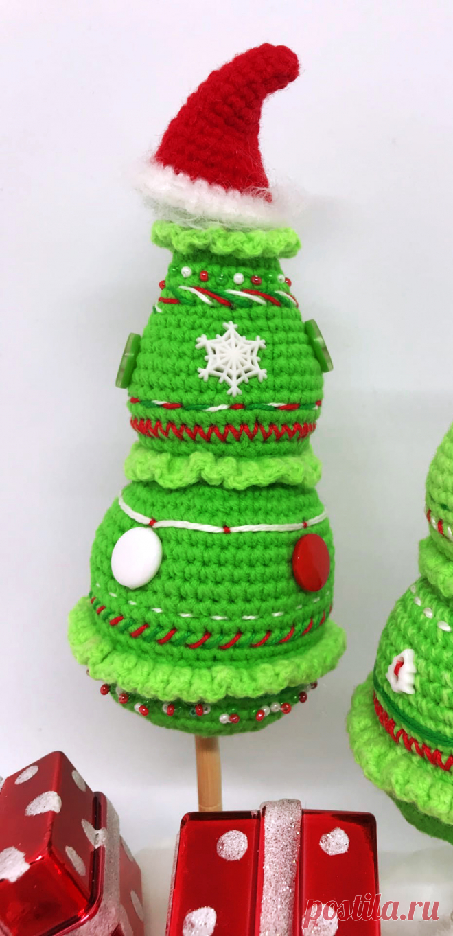 PDF Новогодняя Ёлочка крючком. FREE crochet pattern; Аmigurumi toy patterns. Амигуруми схемы и описания на русском. Вязаные игрушки и поделки своими руками #amimore - новогодняя ёлка, ёлочка.