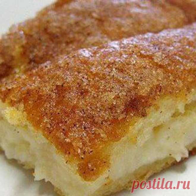 Заливной пирог с сыром: рецепты приготовления . Милая Я Заливные пироги имеют одно важное преимущество – они очень быстро и просто готовятся. Начинка выкладывается в форму и заливается жидким тестом или сразу добавляется в тесто. Можно испечь отличные закусочные заливные пироги с сыром, потратив совсем немного времени. Сырный заливной пирог Продукты для теста: 200 г густой сметаны высокой жирности; 150 г муки; 150 г сливочного сыра (например, 