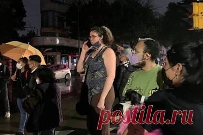 Полтора миллиона человек остались без света из-за землетрясения в Мексике. Около 1,6 миллиона человек остались без электричества после землетрясения магнитудой 7,1 в Мексике. Речь идет о населении в Мехико, штатах Мехико, Герреро, Морелосе и Оахаке. Отмечается, что без света остались примерно 13 процентов от общего числа потребителей электроэнергии.