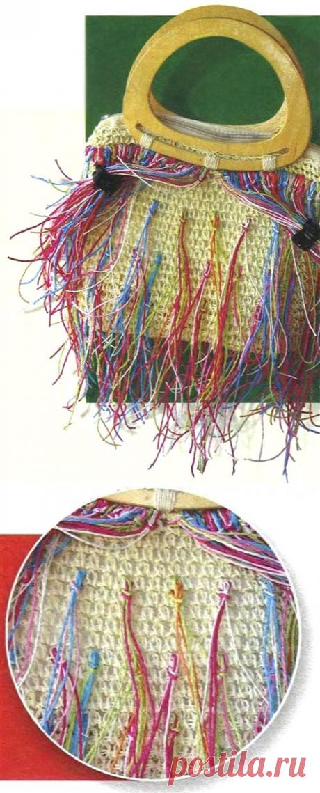 Сумка на деревянной ручке, декорированная кистями ~ HandMadiya.com