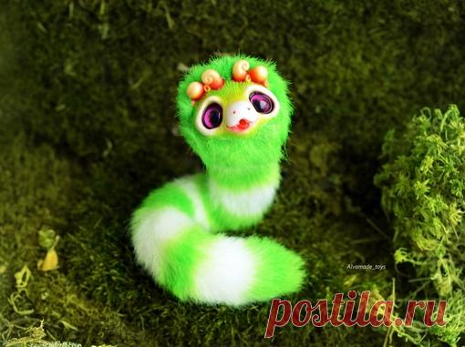 Как вам пушистый червяк в зеленом исполнении?